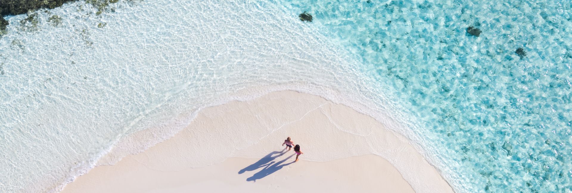 aerial-view-friends-at-the-beach